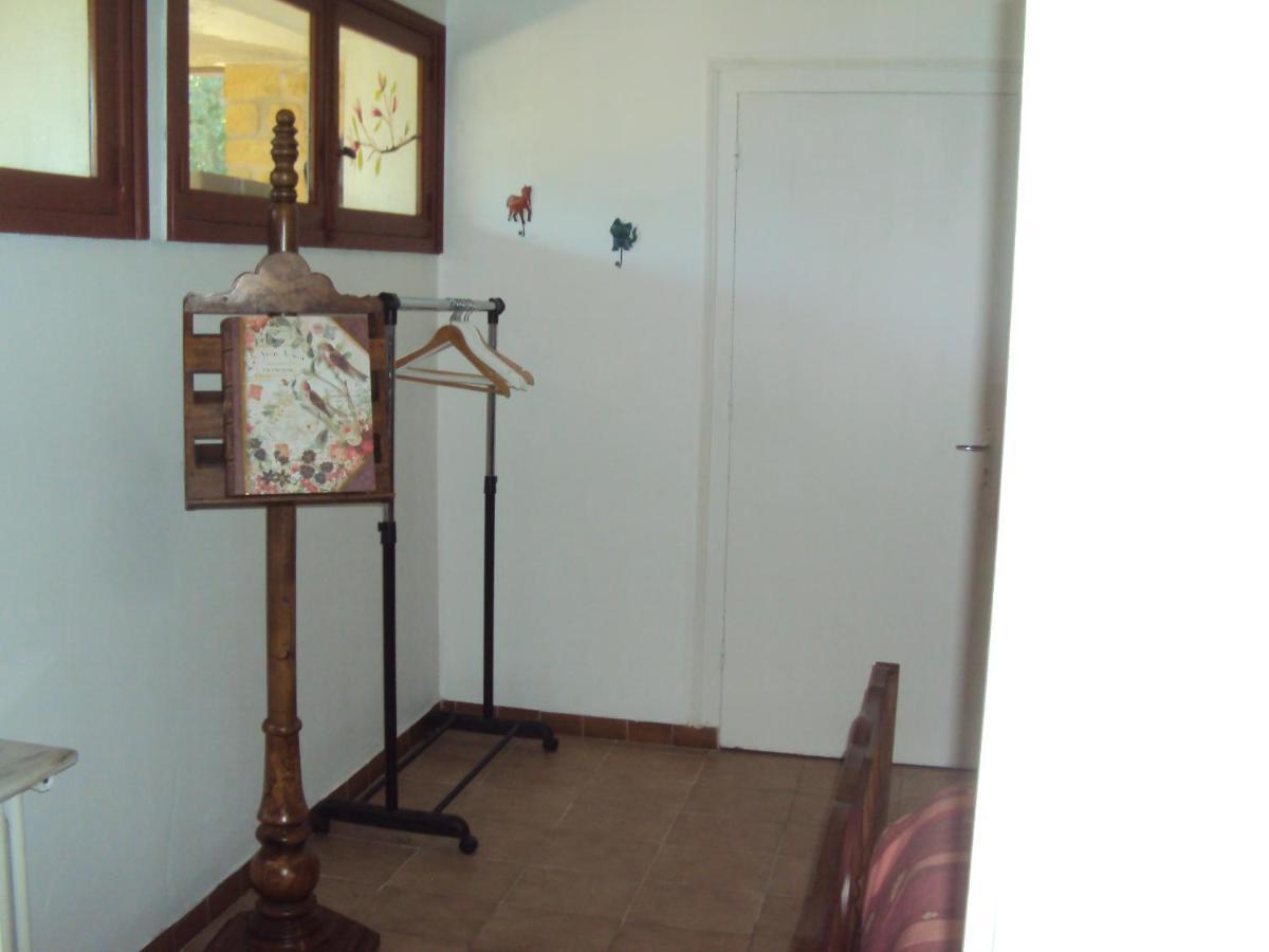 El Gato Negro Bed & Breakfast Монтиняк Екстериор снимка