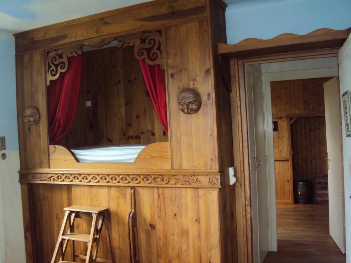 El Gato Negro Bed & Breakfast Монтиняк Екстериор снимка