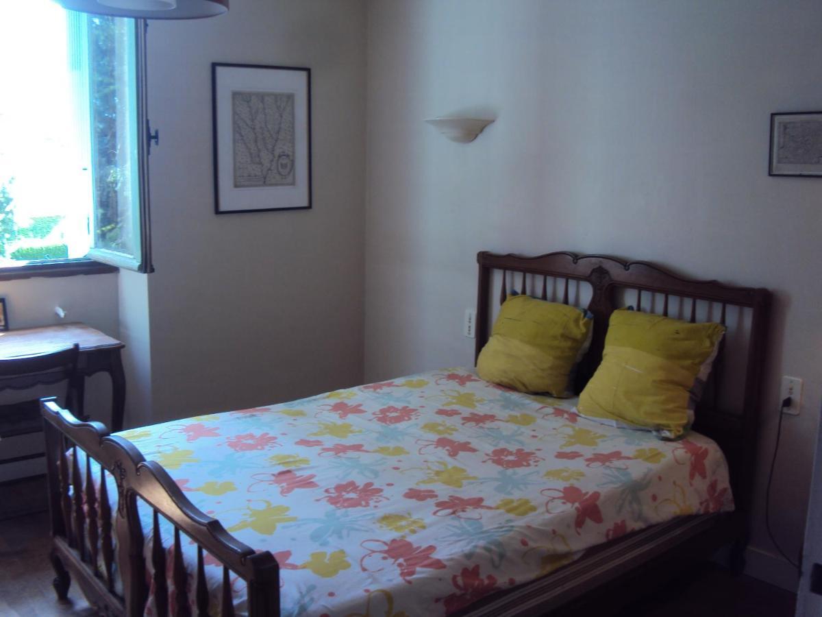 El Gato Negro Bed & Breakfast Монтиняк Екстериор снимка