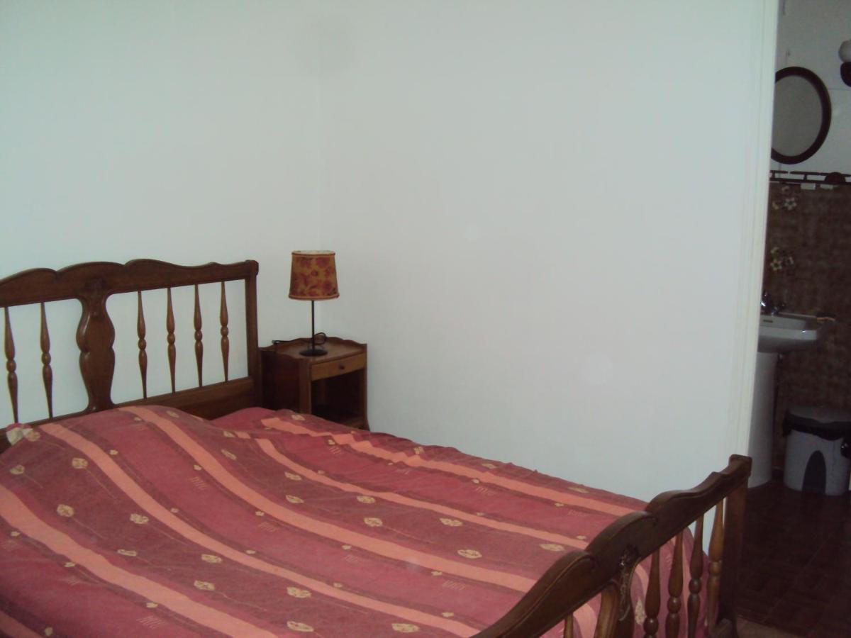 El Gato Negro Bed & Breakfast Монтиняк Екстериор снимка
