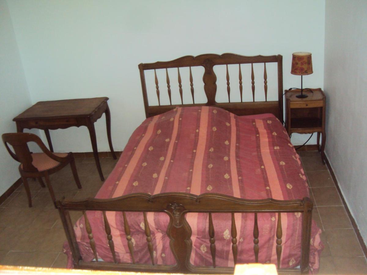 El Gato Negro Bed & Breakfast Монтиняк Екстериор снимка